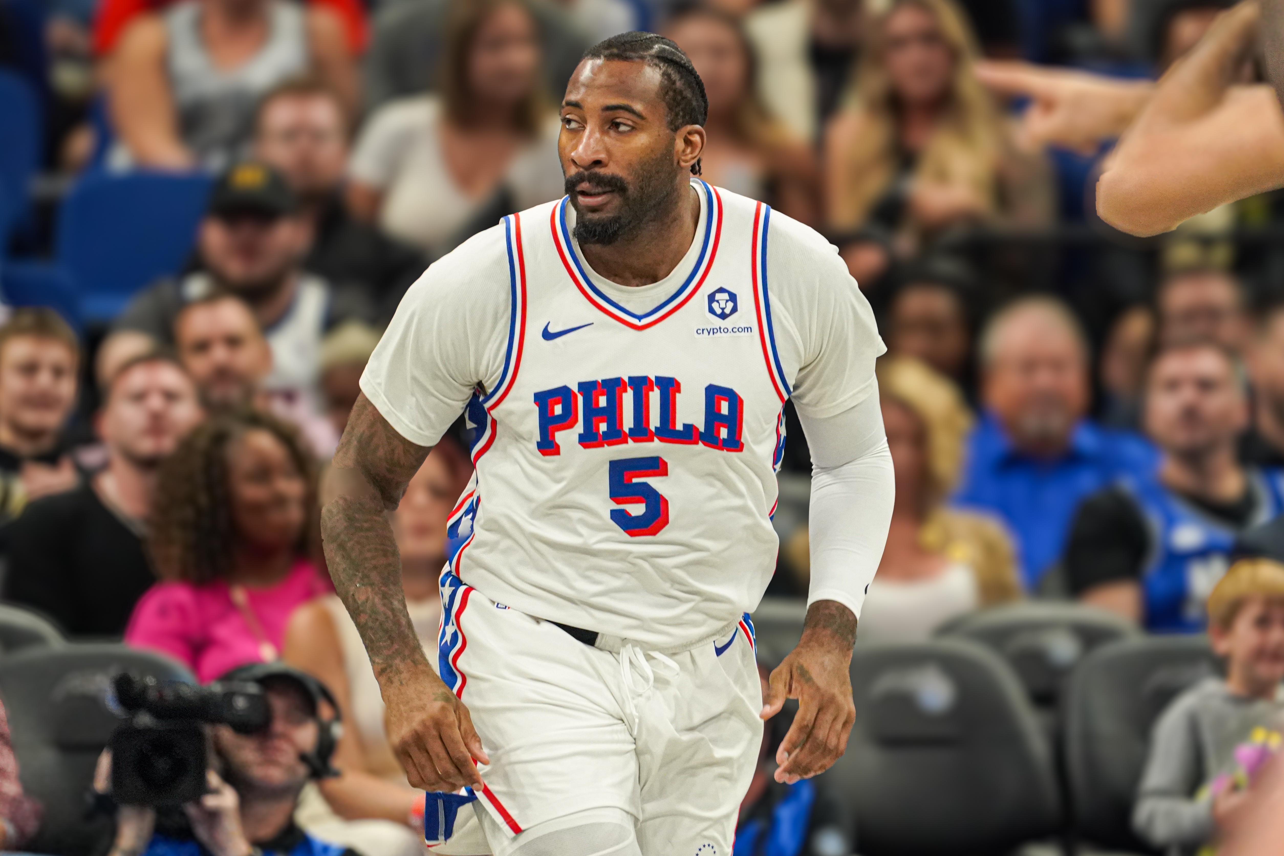 官方网站-篮板怪兽！德拉蒙德10中4得8分15板1助1帽 其中6个前场板