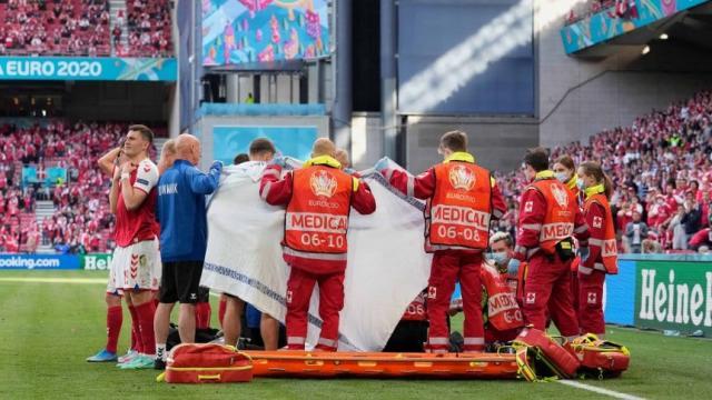 网站入口-队医忆急救细节：埃里克森本有心跳 然后突然停了